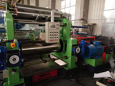 密煉機是在開煉機的基礎上發展起來的